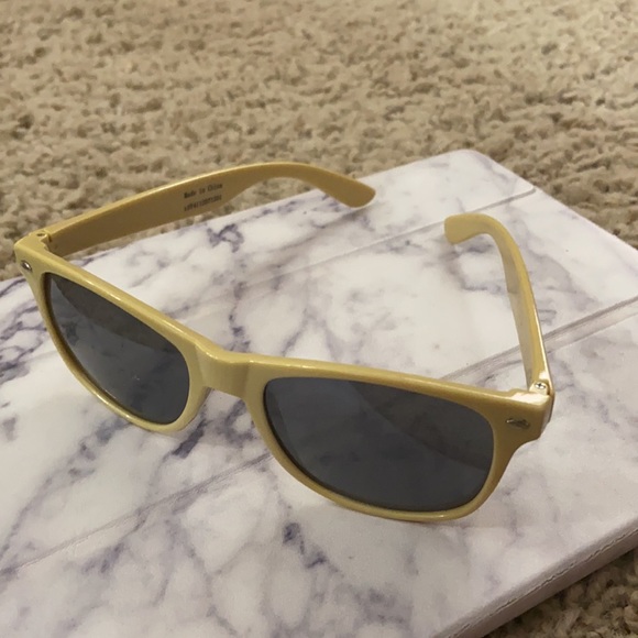 Assorted sunglasses - Picture 4 of 10